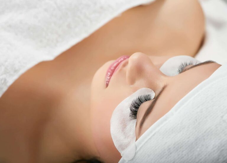Straight to volume lash extensions